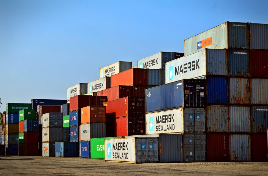 Xác định đặc tính, kích thước, khối lượng hàng hóa để chọn container thích hợp